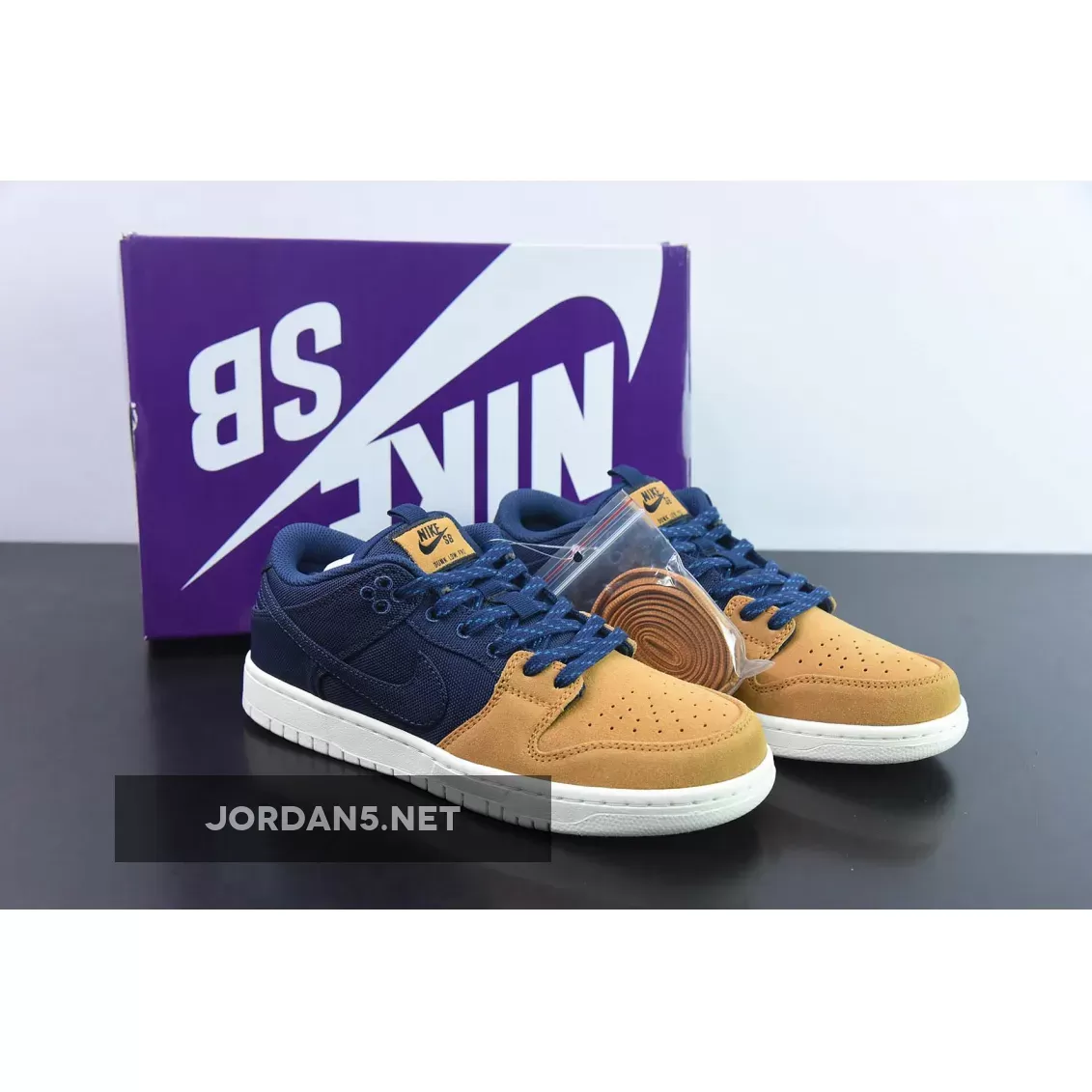 Nike SB Dunk Low Desert Ochre/Midnight Navy